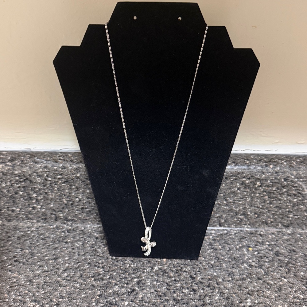 ⭐️HOST PICK⭐️Nina Ricci Silver Bow Charm Necklace